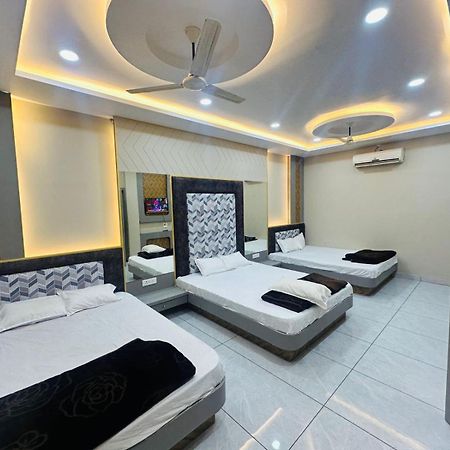 Hotel Om Shree Palace , Near Railway Station And Mahakal Lok Ujjain Exterior foto